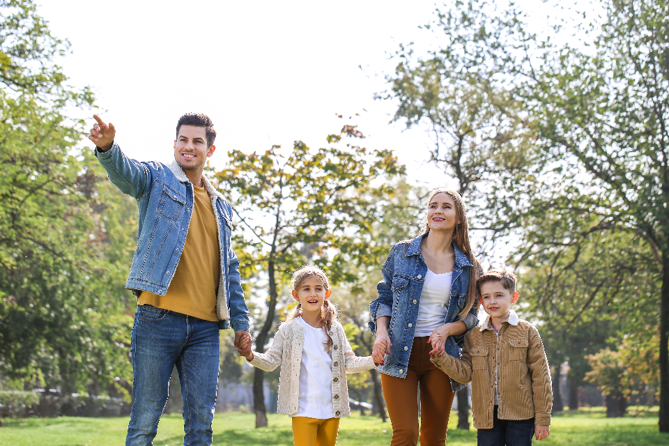 Aile birleşimi ve evlilik green card konusunu anlatan görsel: Aile Birleşimiyle Amerika’ya Nasıl Gidilir?